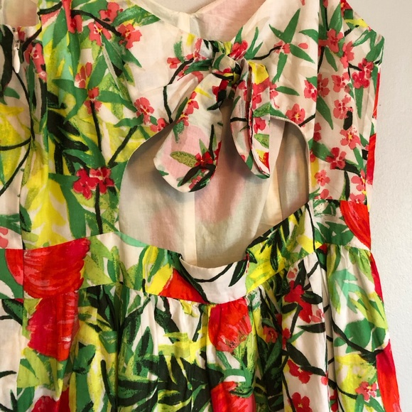 Crown & Ivy tropical print dress, size 4, beautiful vibrant colors and details - Picture 4 of 7